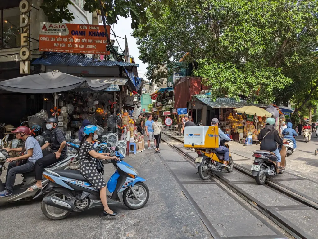 Train Street, Hanoi, 13.10.2023