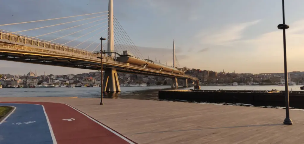 Haliç-Brücke, Karaköy, April 2019